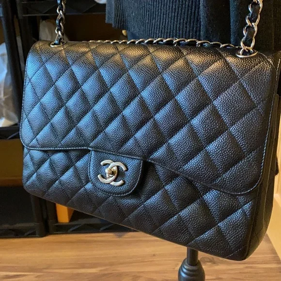 A115- π― % authentic Chanel classic jumbo double-flap - Picture 6 of 17